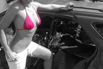 Io e una macchina abbandonata